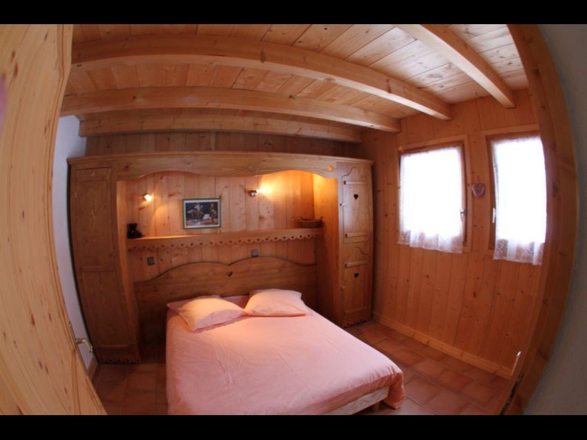 Chambre confortable et spacieuse.