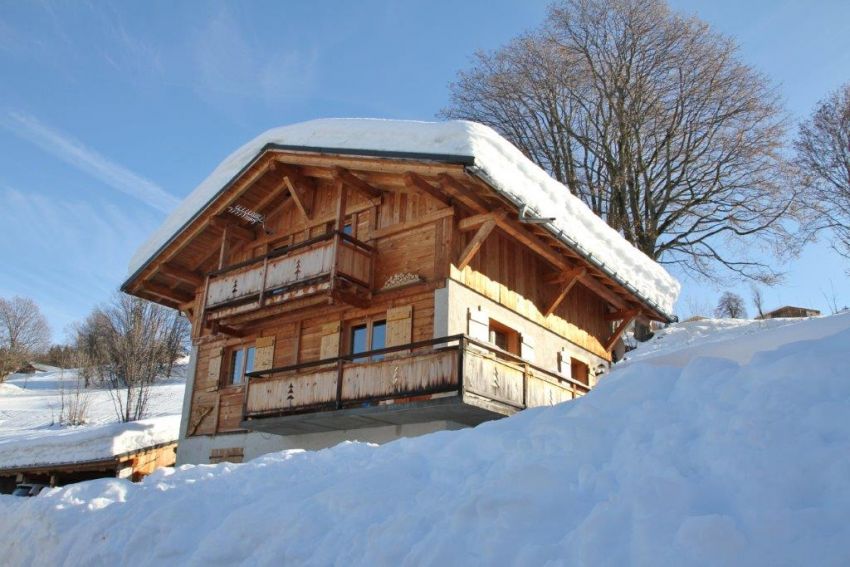 Chalet individuel spacieux avec balcon face à la chaîne des Aravis, parking privé, wifi...
